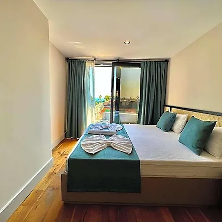 Coastline Boutique 3*