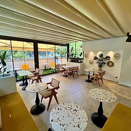 Coastline Boutique 3*