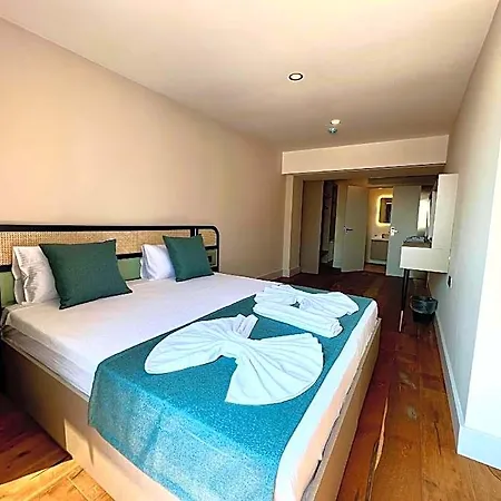 Coastline Boutique 3*