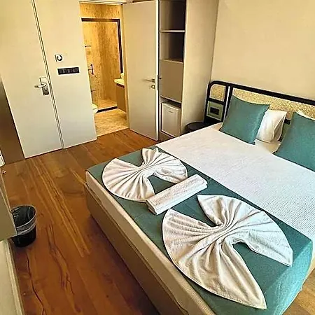 Coastline Boutique 3*